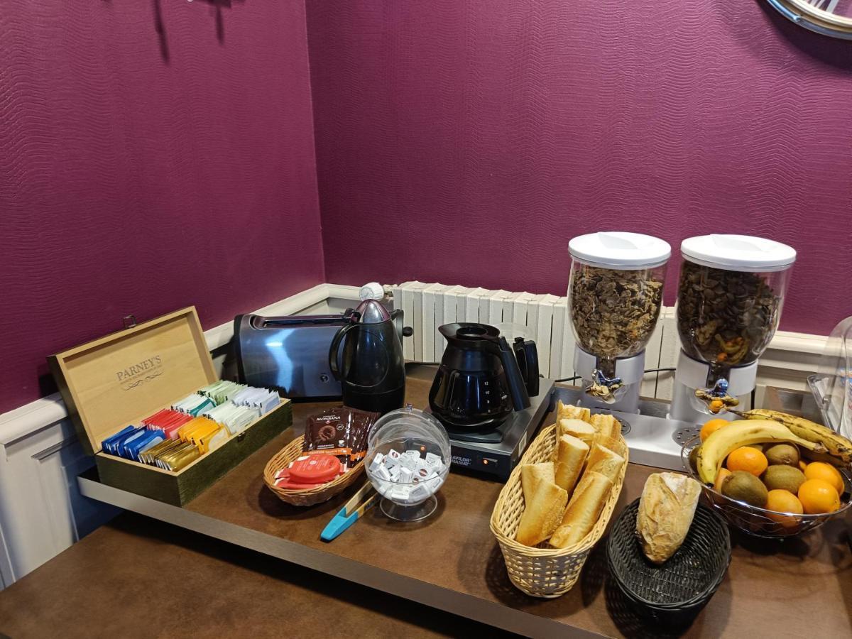 Contact Hotel Du Relais Thouars Bagian luar foto