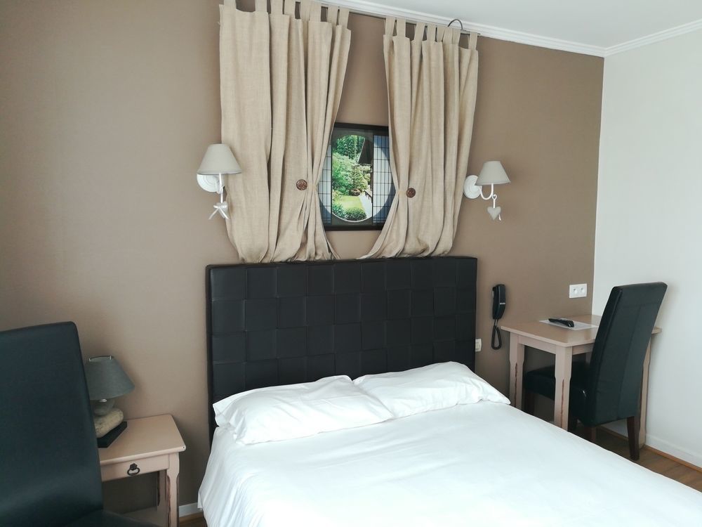 Contact Hotel Du Relais Thouars Bagian luar foto