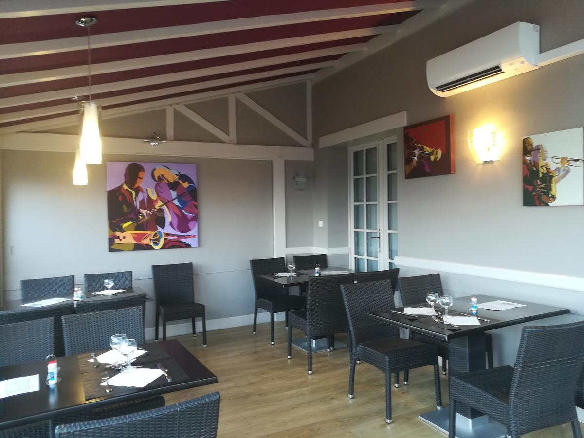 Contact Hotel Du Relais Thouars Bagian luar foto