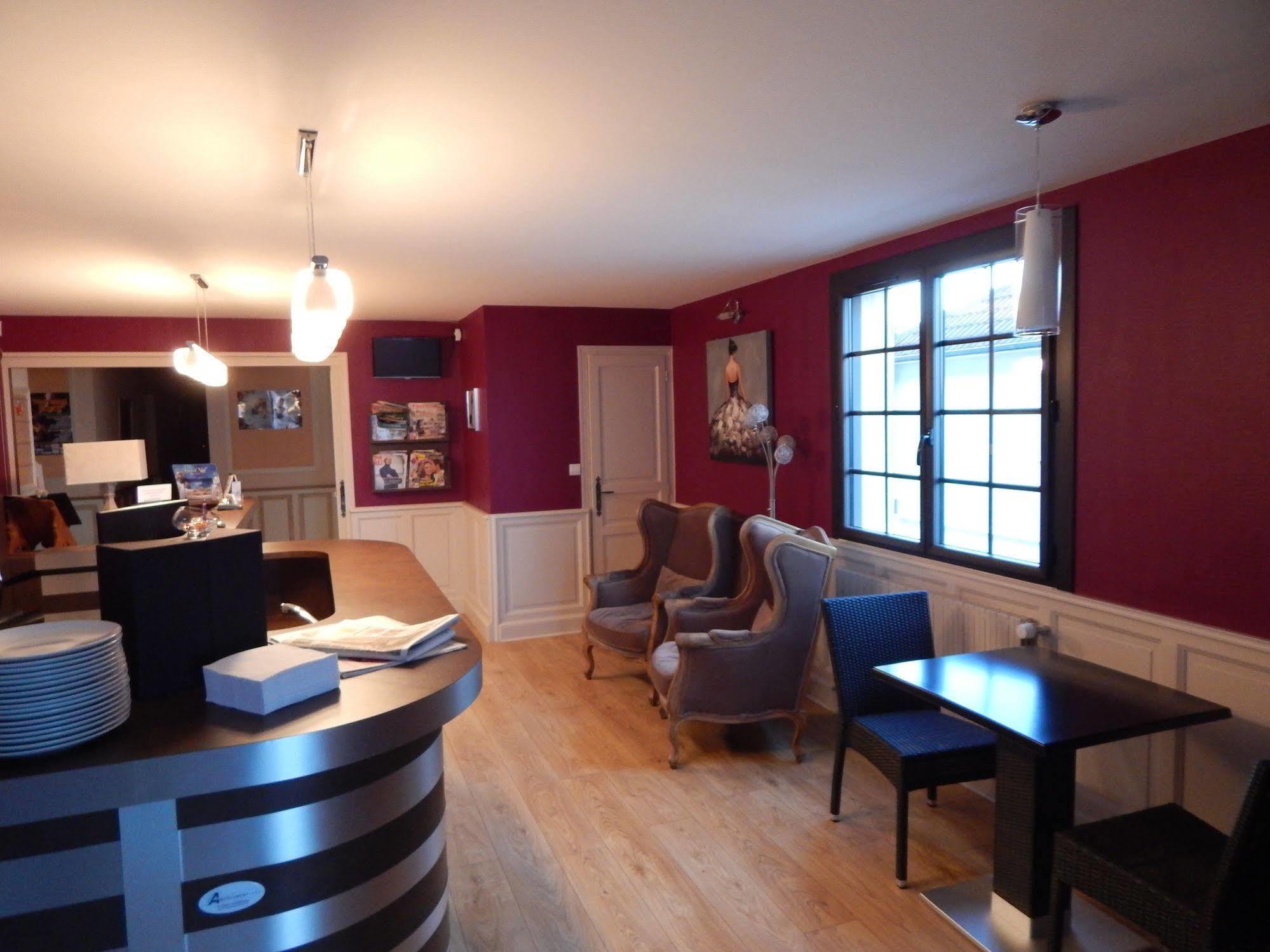 Contact Hotel Du Relais Thouars Bagian luar foto