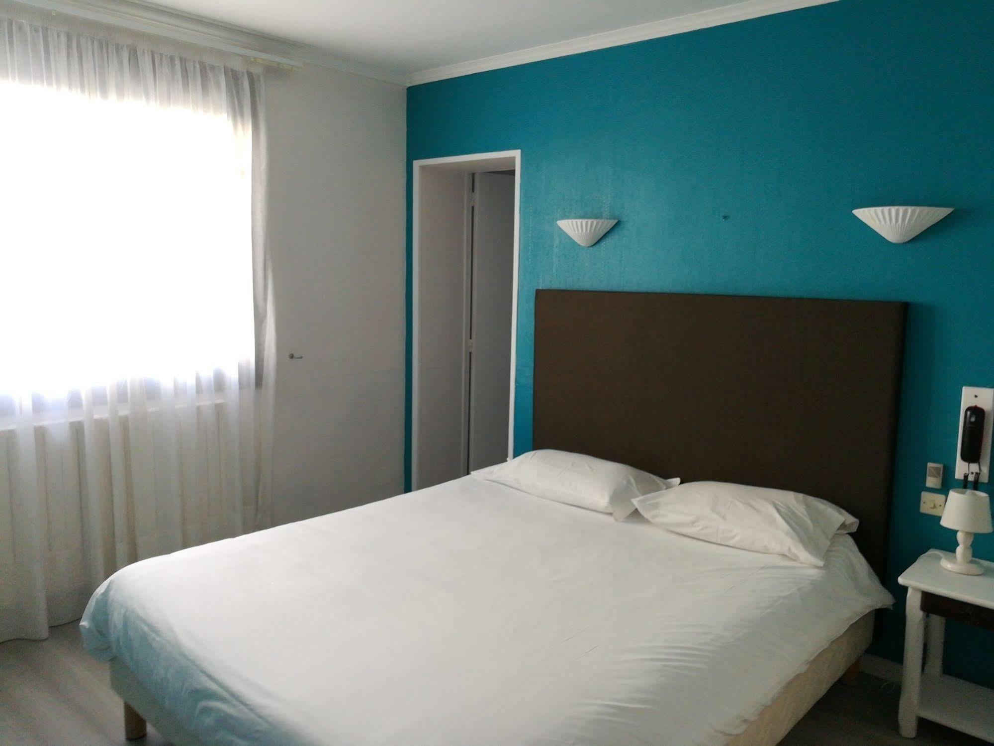 Contact Hotel Du Relais Thouars Bagian luar foto