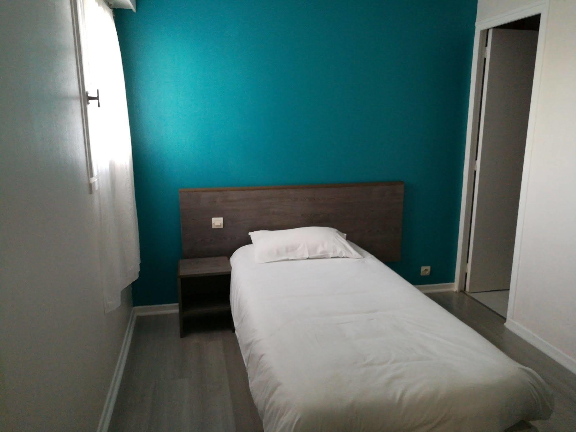 Contact Hotel Du Relais Thouars Bagian luar foto
