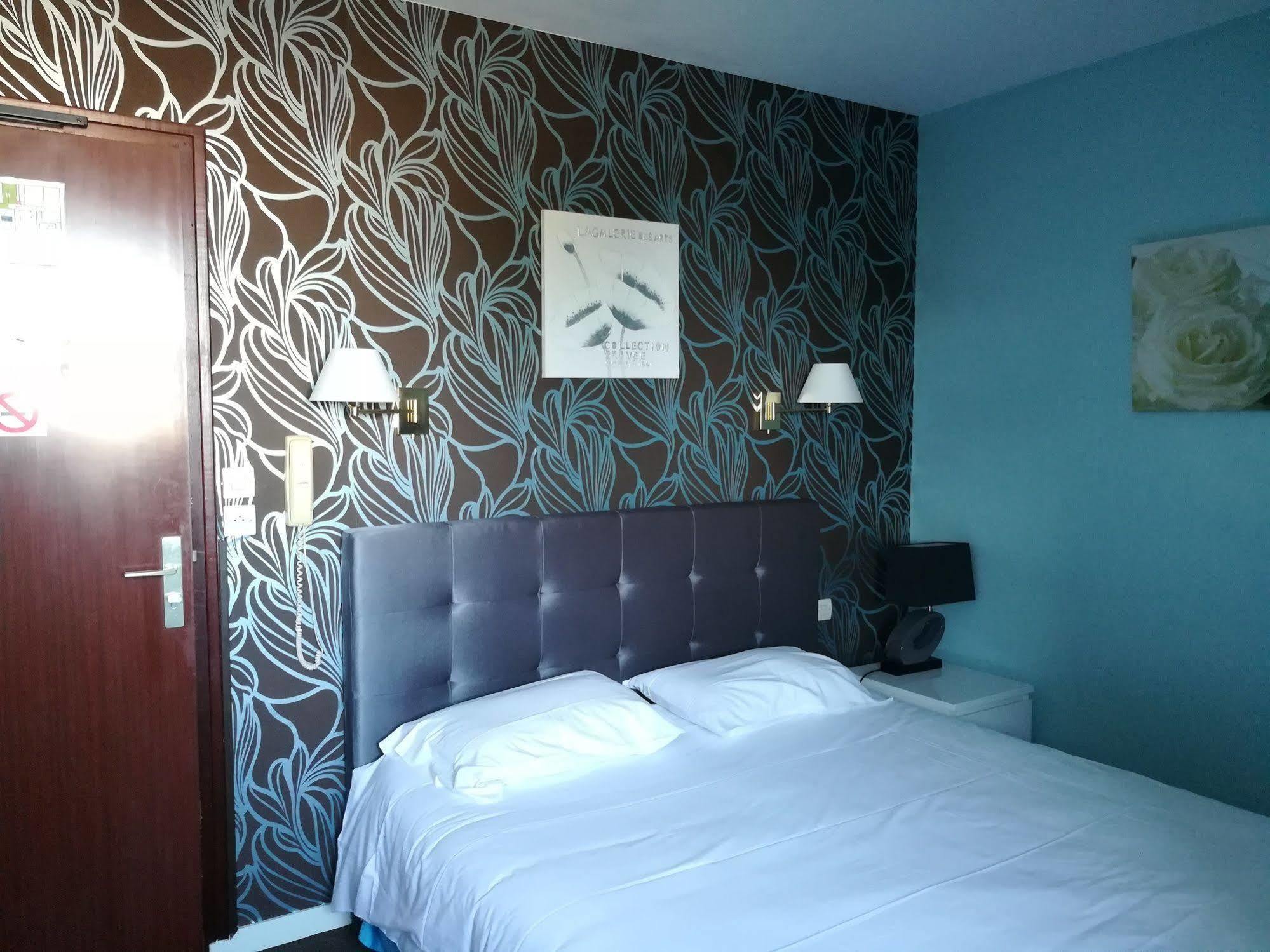 Contact Hotel Du Relais Thouars Bagian luar foto