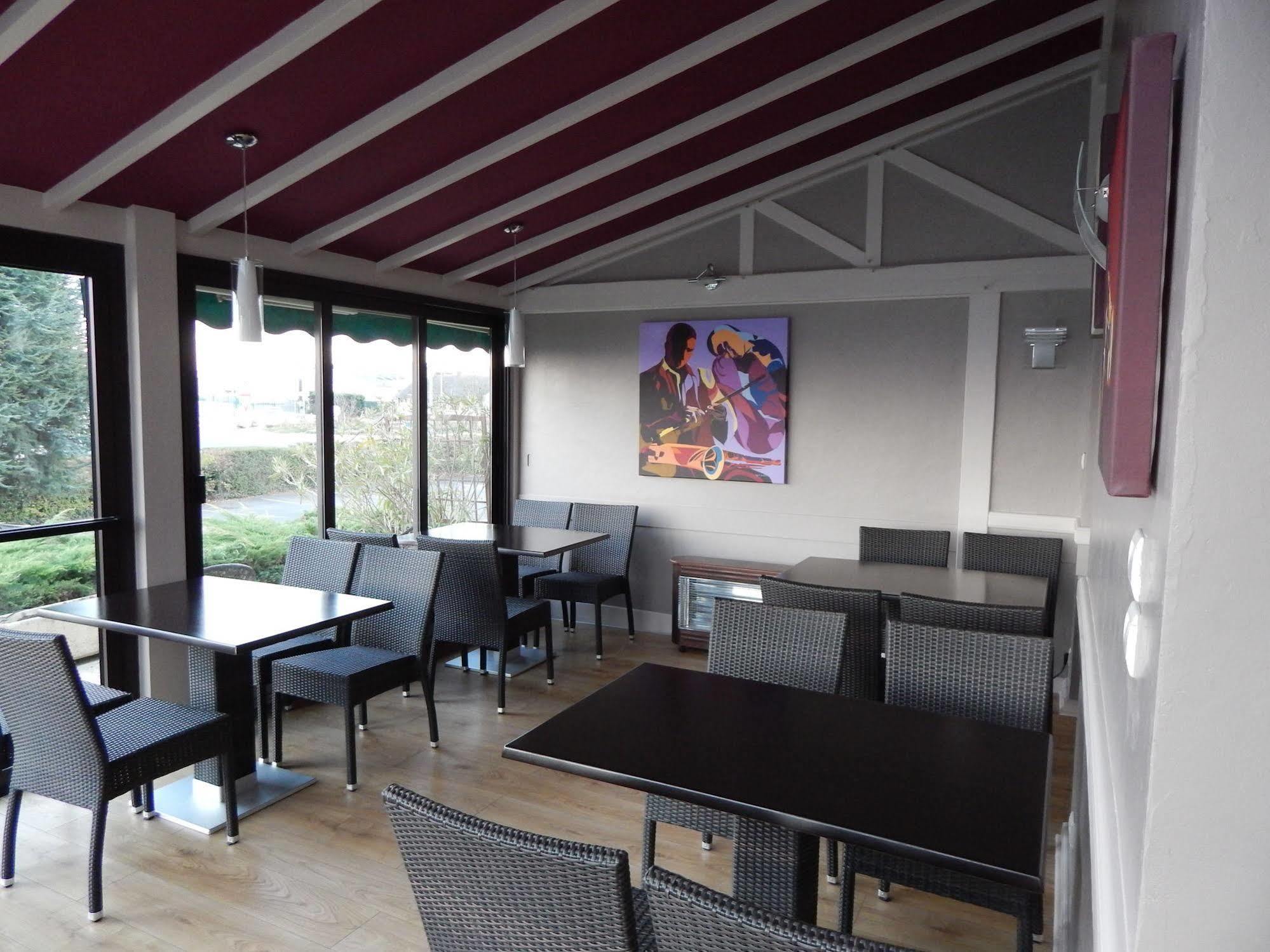 Contact Hotel Du Relais Thouars Bagian luar foto