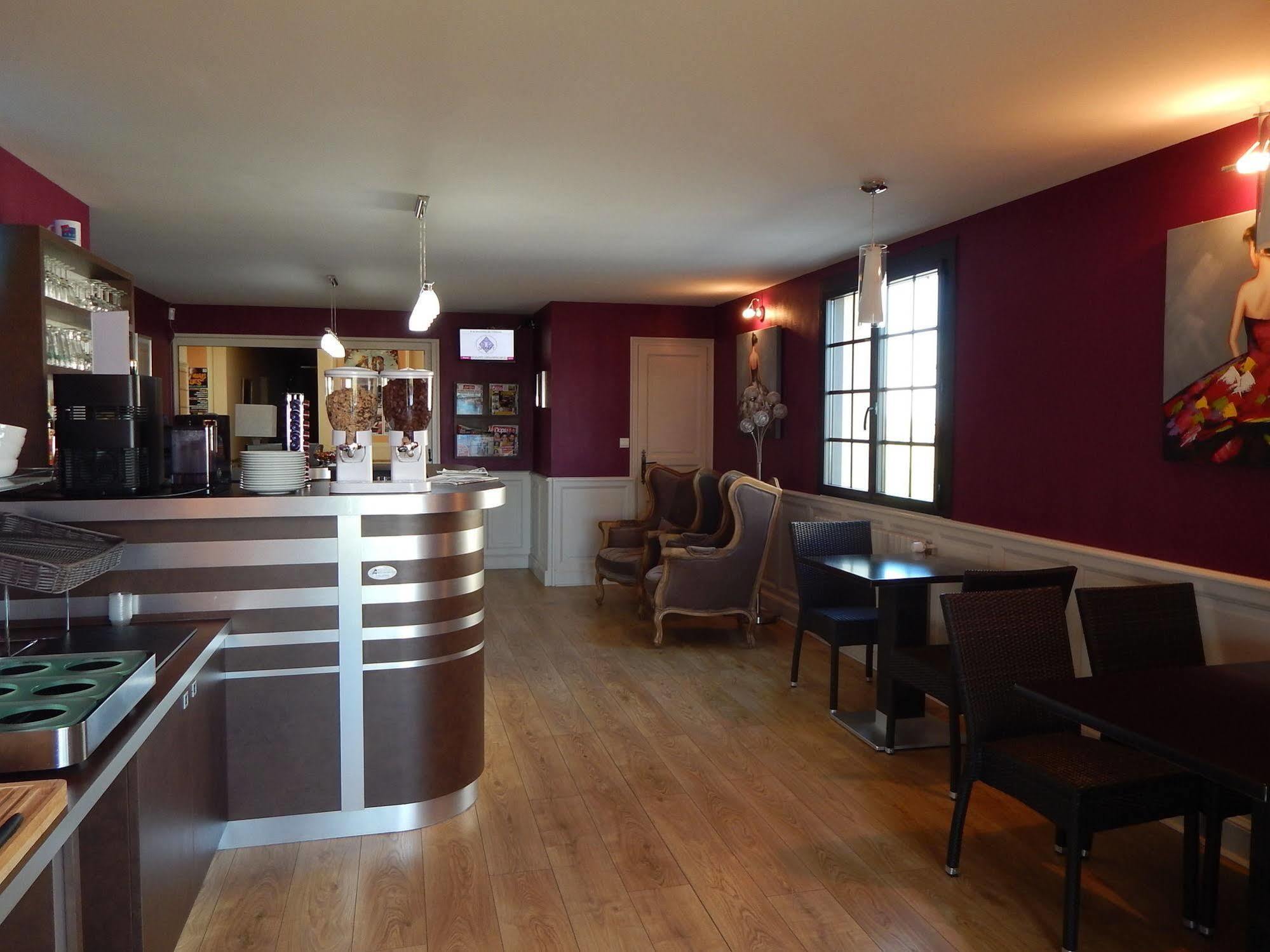 Contact Hotel Du Relais Thouars Bagian luar foto